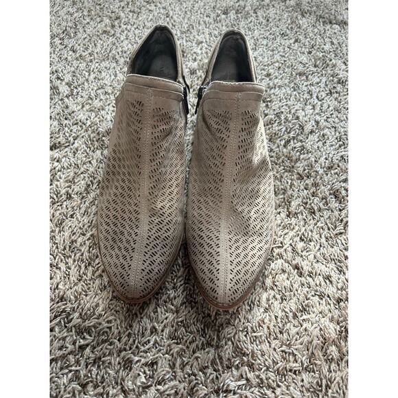 Vince Camuto Perforated Suede Booties Clorieea size 10. - Picture 4 of 8